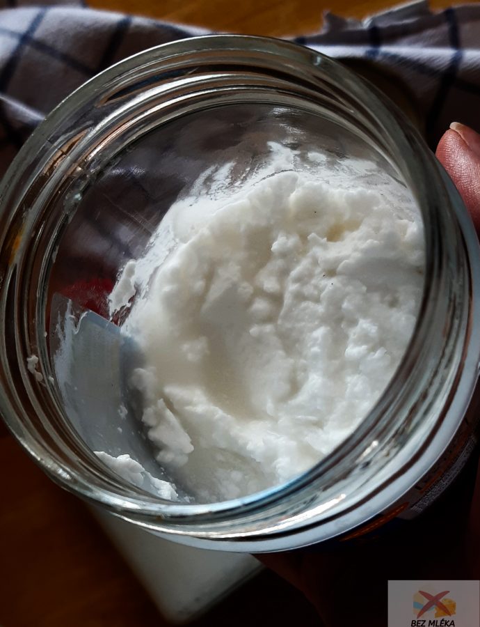 Kokosová smetana z domácího kokosového mléka